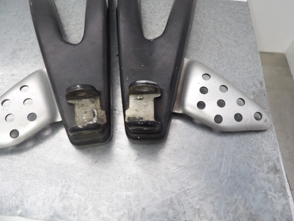 07 Buell Firebolt XB12 / XB9 reposapiés trasero pasajero soportes (juego) Foto 3 de 4