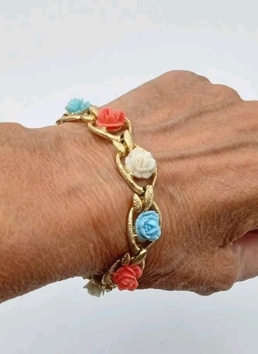 Vtg Floral Bracelet Gold Tone Lite Blue White Lite Red Acrylic Plastic Flowers - Picture 11 of 13