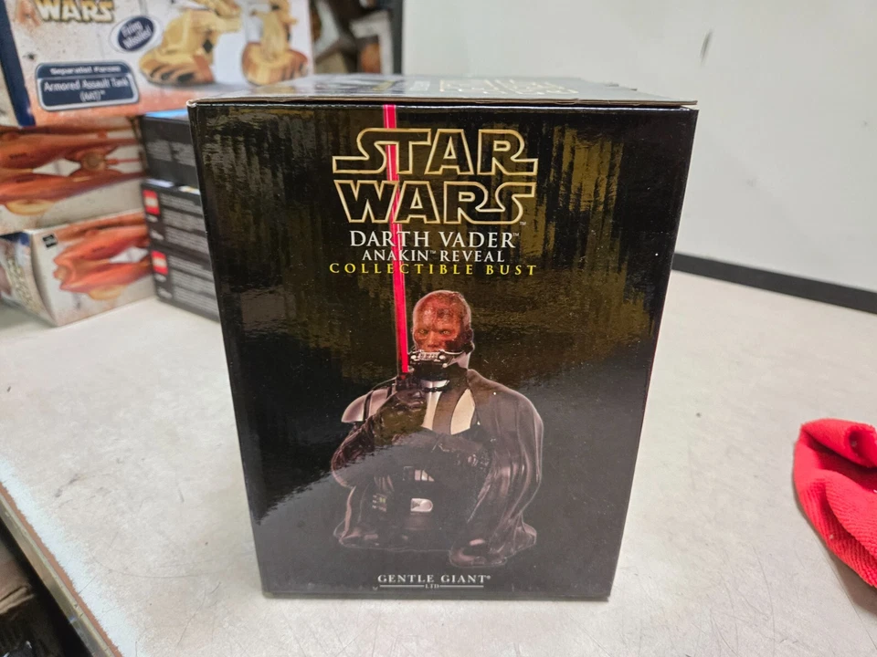SEALED Star Wars DARTH VADER Anakin Reveal Collectible Bust  Gentle Giant /5000 - Image 2 of 4