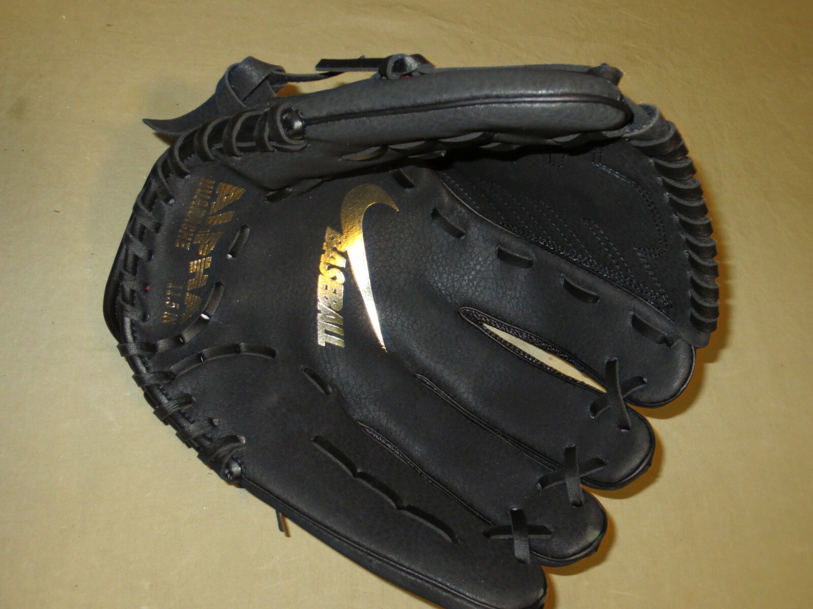 nike alpha edge glove