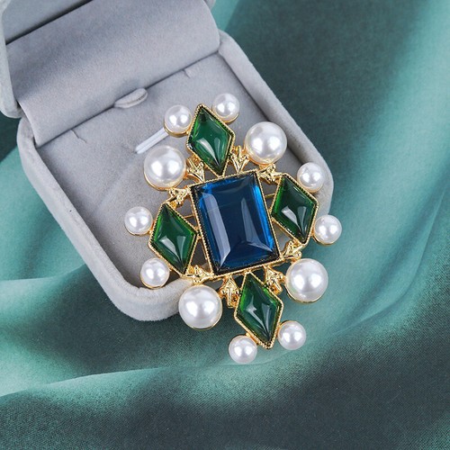 Vintage Baroque Diamond - shaped Pearl Rhinestone Brooch Lapel Pin for Women
