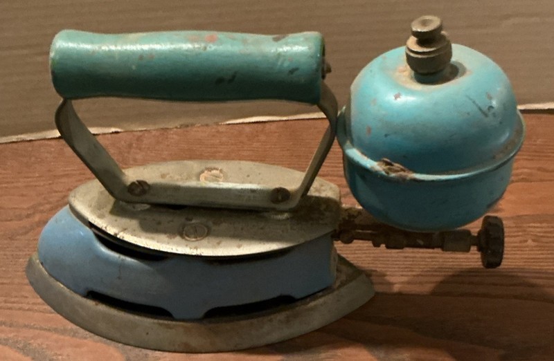 VINTAGE COLEMAN INSTA LITE MODEL #4A GAS HEATED BLUE CAST IRON CLOTHES IRON