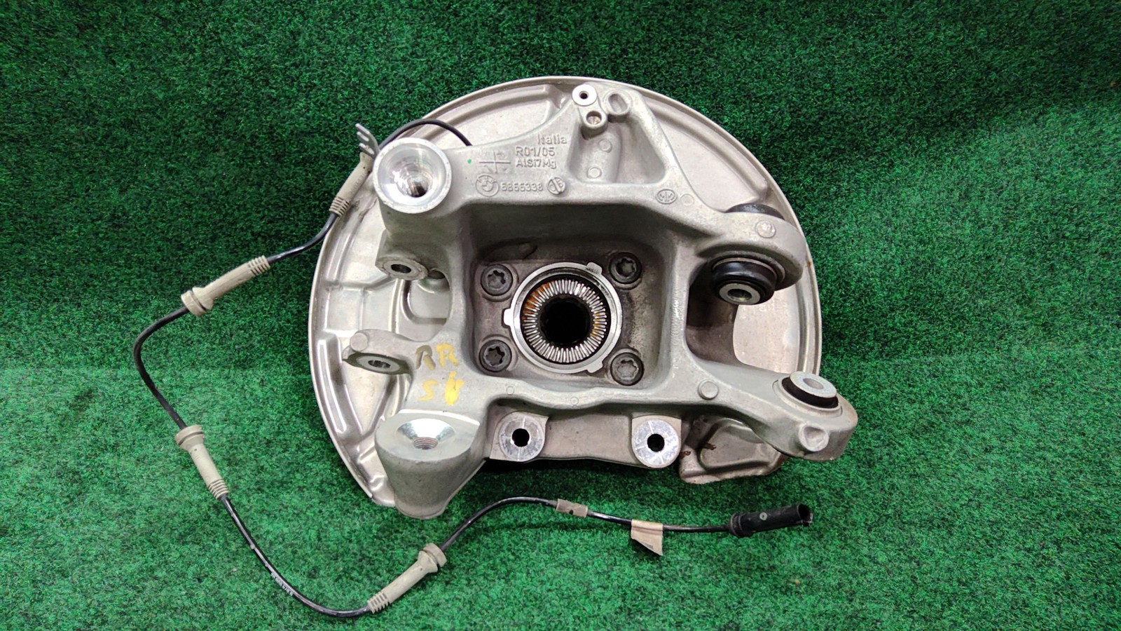 2017-2023 BMW 530i Rear Right Spindle Knuckle Hub 24k mls OEM 33306866336