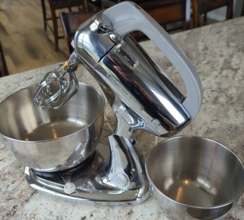 Vintage Hamilton Beach Stand Mixer Model H Chrome MCM Beaters TESTED WORKS BOWLS - Afbeelding 1 van 19