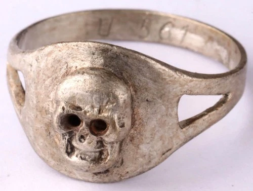 German ring naval submarine U561 U-boat WW2 U-Boot Kriegsmarine Navy WWII Marine