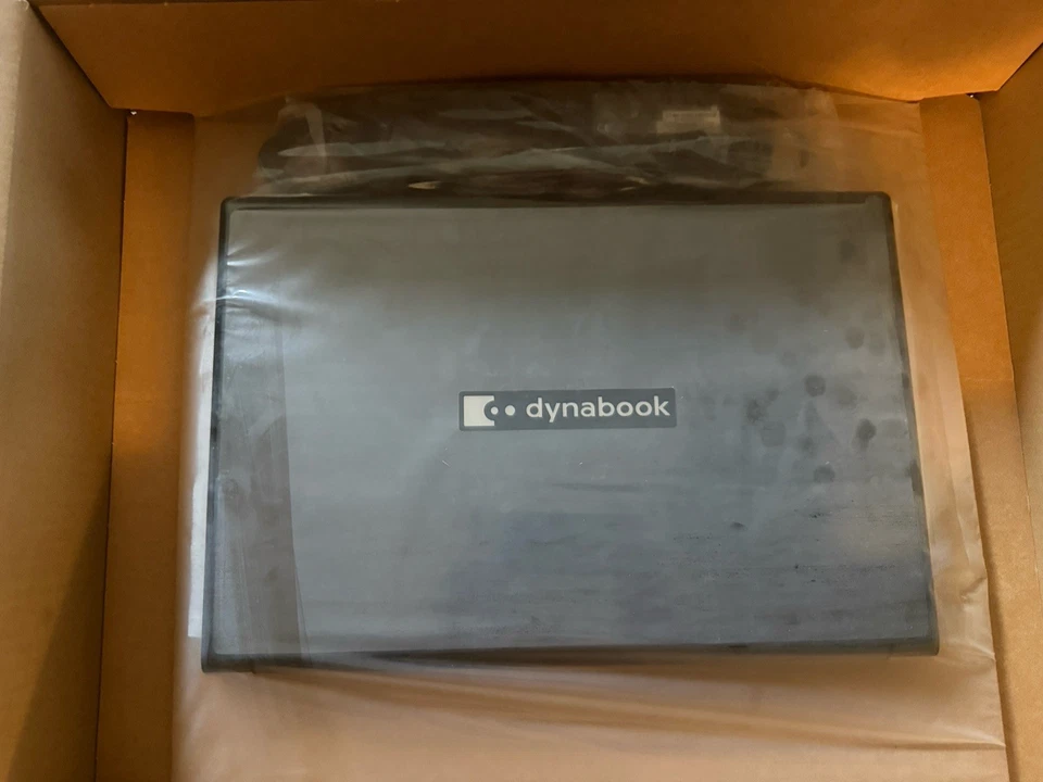 Brand New Toshiba Dynabook Tecra A50-F 15.6" i7-8565U 1.8GHz 8GB 256GB SSD W10 - Image 2 of 3