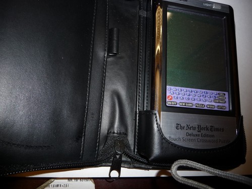 Crucigrama con pantalla táctil The New York Times edición de lujo de Excalibur - Imagen 2 de 5