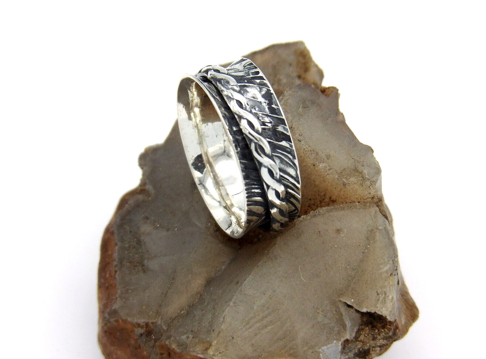 как выглядит Hand Made in USA Solid925Sterling Silver Oxidized Zebra Design Infinity Spinner фото