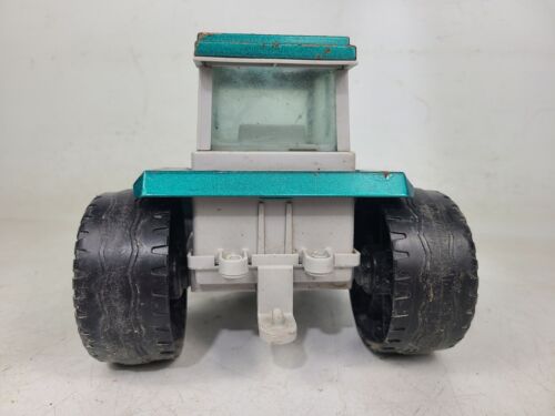 Vintage 1996 NYLINT Farms Metal/Plastic Tractor Metallic Paint 9" - Picture 3 of 7