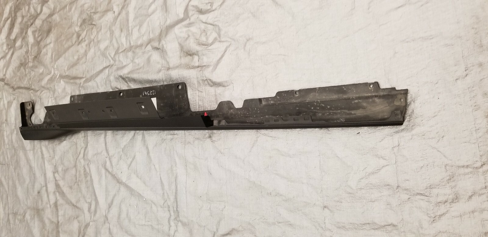 FERRARI 812 SUPERFAST PASSENGER RIGHT SIDE ROCKER PANEL SKIRT OEM 88068610