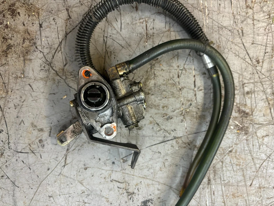 YAMAHA 700 MM Oil Pump Assy 8CH-13100-00-00 RW6470 - Image 2 of 2