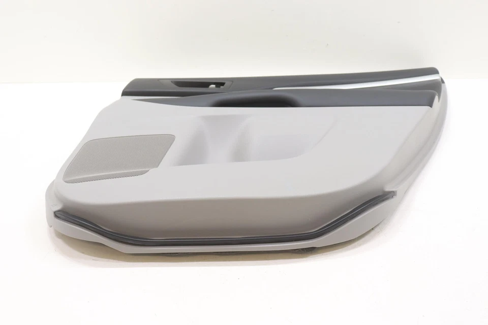 ОРИГИНАЛЬНАЯ ПАНЕЛЬ ОТДЕЛКИ ЗАДНЕЙ ПРАВОЙ ДВЕРИ 2017–2019 TOYOTA HIGHLANDER СЕРЫЙ_LB10 - Изображение 2 из 4