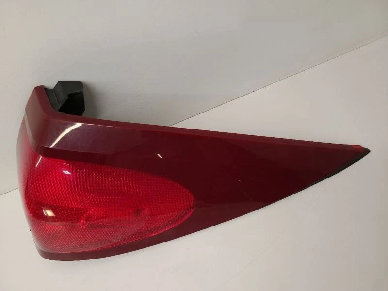 04-07 BUICK RENDEZVOUS Luz Trasera Pasajero Rh Cuarto Panel Montado 15281032 Foto 2 de 4