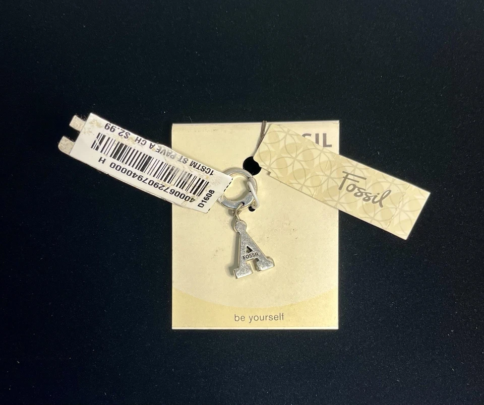 Dije fósil cristal blanco pavé plata letra A Foto 4 de 4