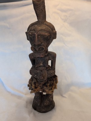 Songye Power Figur (Nkisi) aus der Demokratischen Republik Kongo