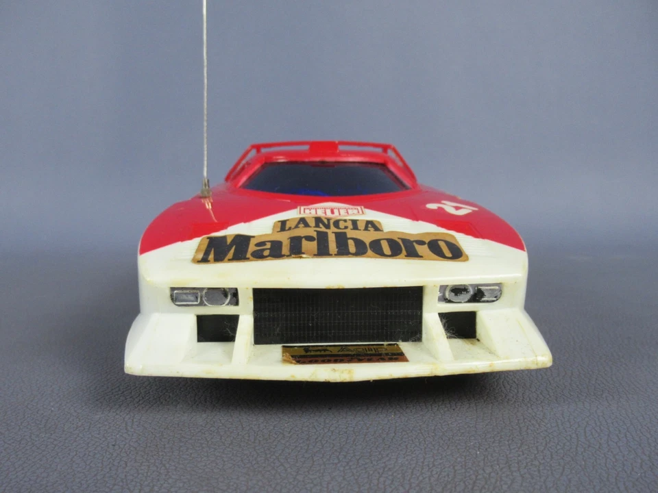 Lancia Stratos Racing Turbo macchina telecomandata scala 1/18 modellino vintage - Immagine 4 di 4