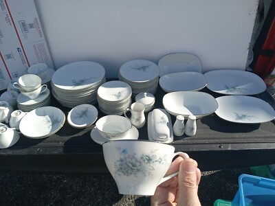 96p NORITAKE PORCELAIN CHINA ''SONNET'' UNUSED Blue Flowers