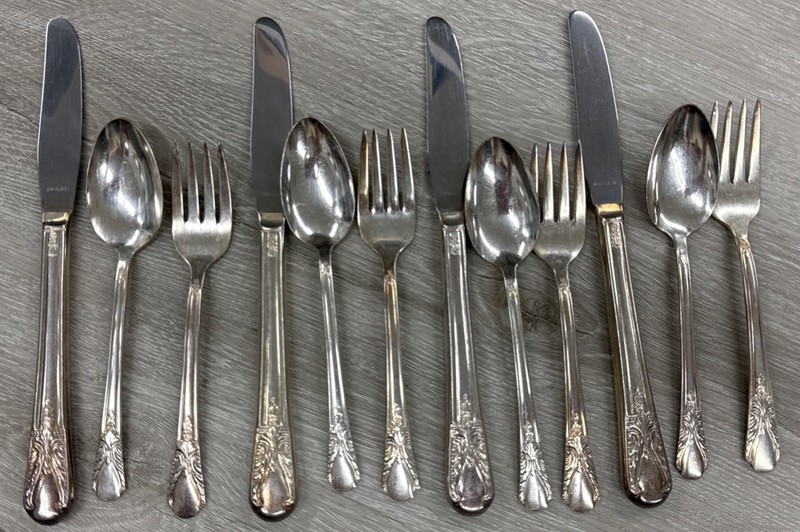 Wm Rogers Mfg Co. Extra Plate SILVERWARE Original Set for 4, 12 Pieces total