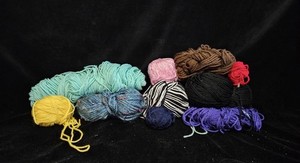 10 Balls & Skeins Of Yarn Mixed Colors All Used 1 Lbs 7 Oz (Y8)