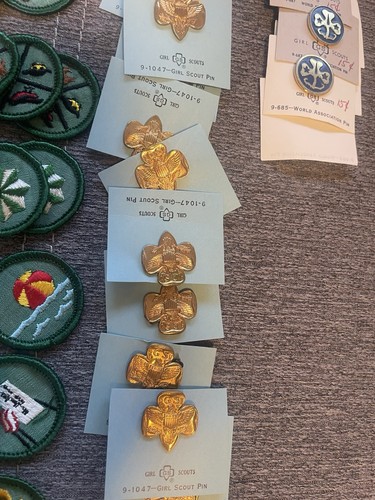 Vintage Lot (140+) Brownie & Girl Scout Patches Pins 1970s New - 第 4/6 張圖片