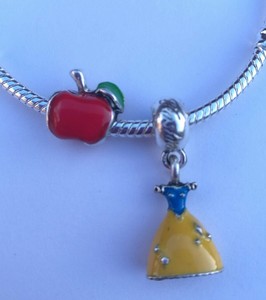 Disney Snow White Charm Bead Set Princess Dress And Red Apple Silver Plated CH61