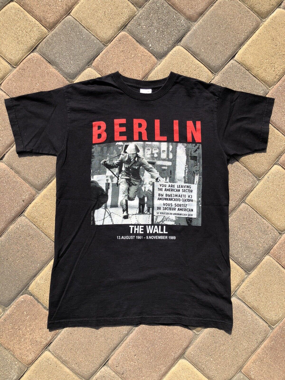 Berlin the wall 1961-1989 t shirt adult small