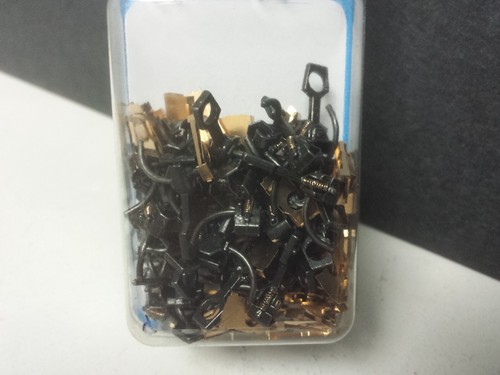 Kadee 11 Bulk Pack No.5 (R) Knuckle Couplers - No Draft Gear Boxes - 20 Pairs HO - Picture 3 of 3