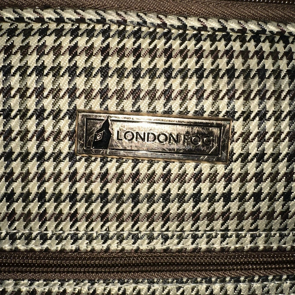 London Fog Oxford III 可扩展万向轮 Olive Houndstooth 25 英寸 — 第 4/4 张图片