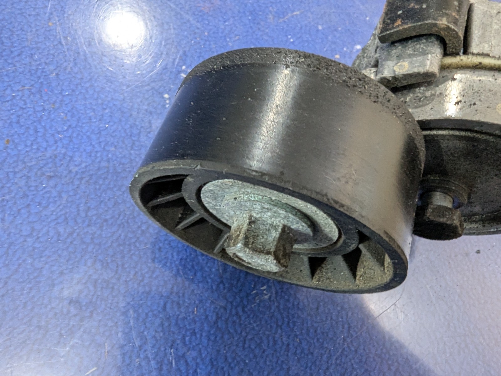 Maserati Quattroporte Belt tensioner P/N 224178