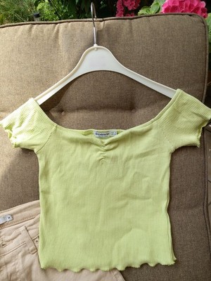 SUMMER - SALE Stradivarius NEUw. Carmen Shirt, Grün,gerafft,gewellte Kanten,S/36
