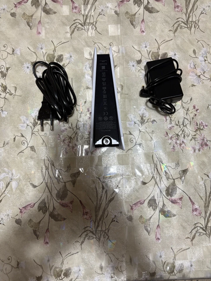 Sony DualSense Base di Ricarica - Bianca/Nera - Immagine 2 di 3