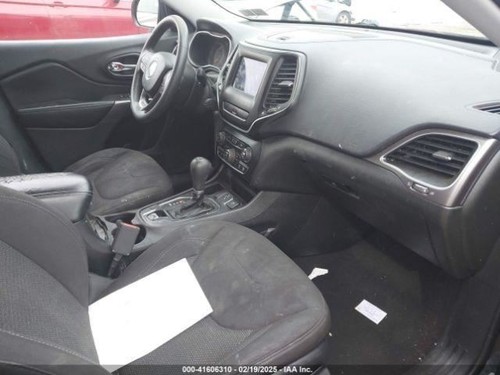 AC Condenser Fits 19-23 CHEROKEE 2902937 - Picture 5 of 12