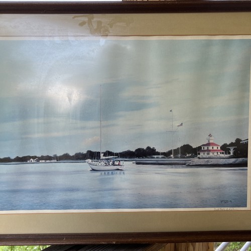 Stampa firmata Joe Wilhelm 1977 acqua e barche incorniciata sotto vetro 23” x 17” - Foto 3 di 8
