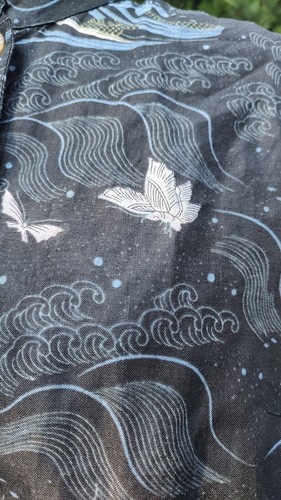 ZITRONE Medium 100 % Ramie Mandarinkragen Schmetterling Blumen Wellen blau schwarz Top - Bild 5 von 7