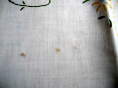 Vintage Table Scarf White Oval w/ Cross-Stitched Pink Flowers & Butterfly ~ - Picture 3 of 3
