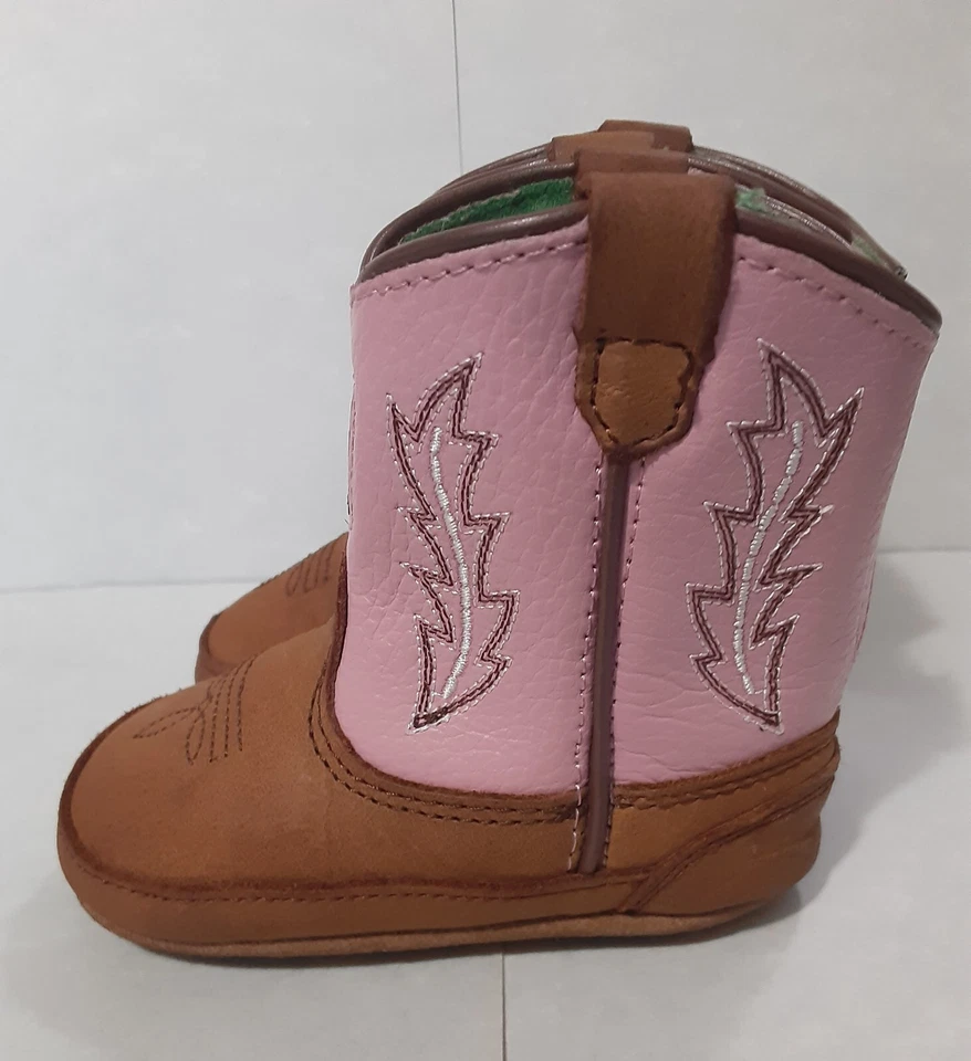 Botas John Deere bebê menina couro rosa marrom sola macia 4 meses - Imagem 2 de 4