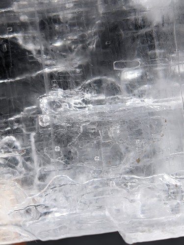 Halite crystal with water and ancient organisms inside,a very rare specimen 635g - Picture 9 of 11