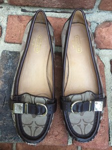 coach signature buckle loafer