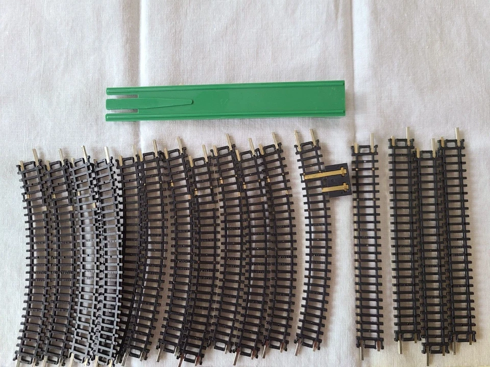 N SCALE NICKEL SILVER COMPLETE TRACK LAYOUT W/TERMINAL & RERAILER 3904T - Image 4 of 4