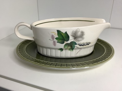 Royal Worcester. Palissy. Sandon Rose. Soßenboot und Serviertasche. Blumenmuster
