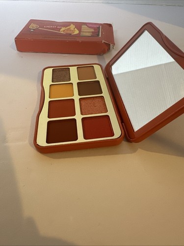 Too Faced LIGHT MY FIRE Eyeshadow Palette - Smells Like Cinnamon Hearts! - Picture 5 of 7
