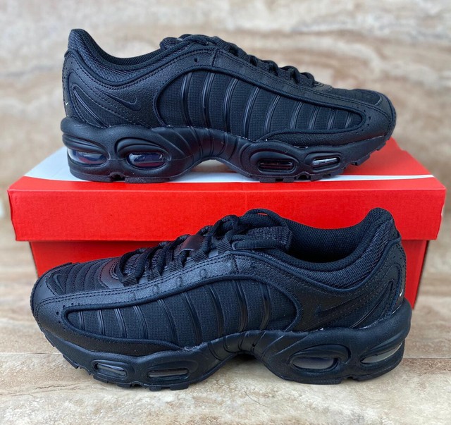 nike tailwind triple black