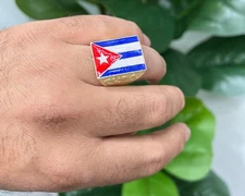 1251- NEW 10K Cuban Flag Square Men's Ring W.G
