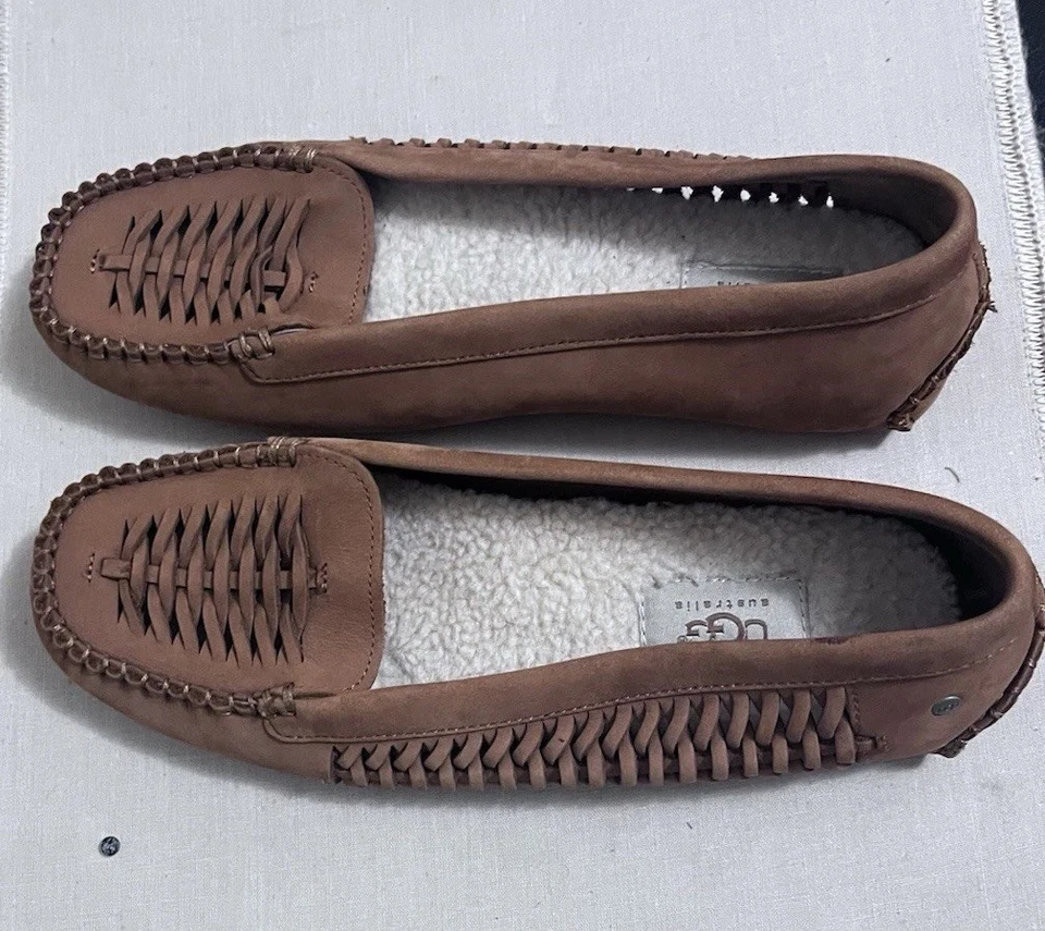 Mocasín para mujer UGG Clary de cuero con doble suela talla 9,5 color castaño EE. UU. Foto 3 de 4