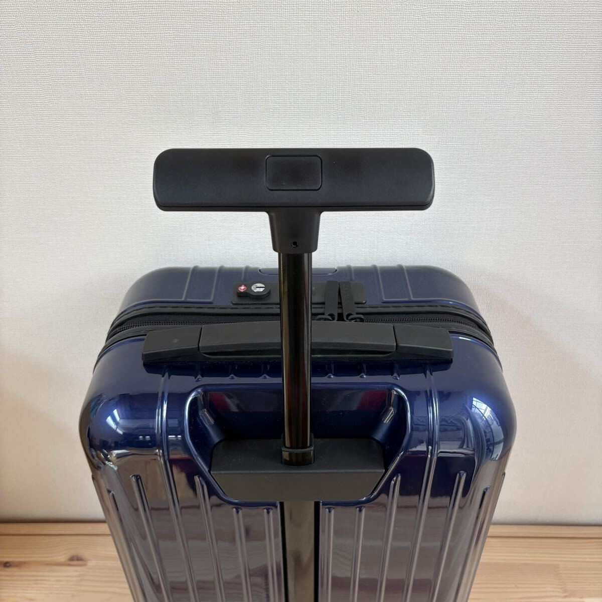 極美　RIMOWA ESSENTIAL LITE MINI 19L キャリー Rimowa Essentials Lite Mini 19L Navy 4 wheels Carry Case Suitcase