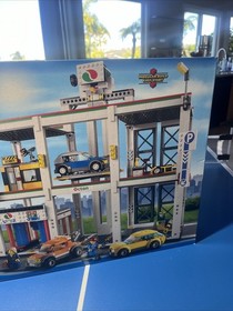 LEGO City Garage (4207, 933 pieces, 2012) New (old stock)