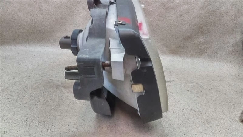 Driver Left Headlight Fits 98-99 HONDA PASSPORT F101-183146 - Image 3 of 4