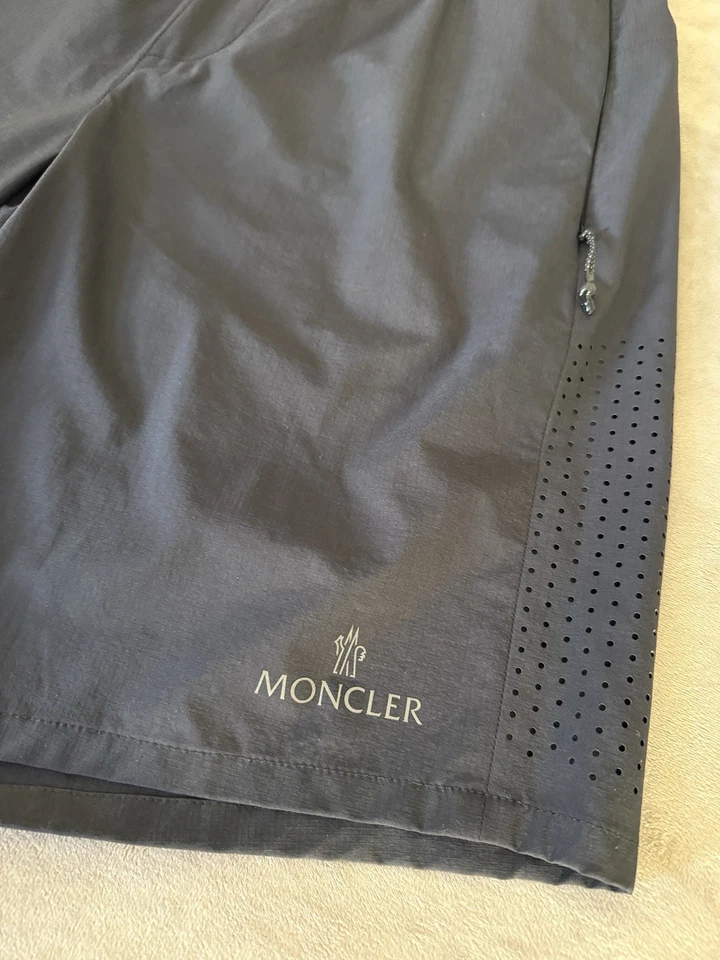 Moncler Men’s Technical Shorts Black Size 48 – Model I10912B00007 595VF — 第 4/4 张图片