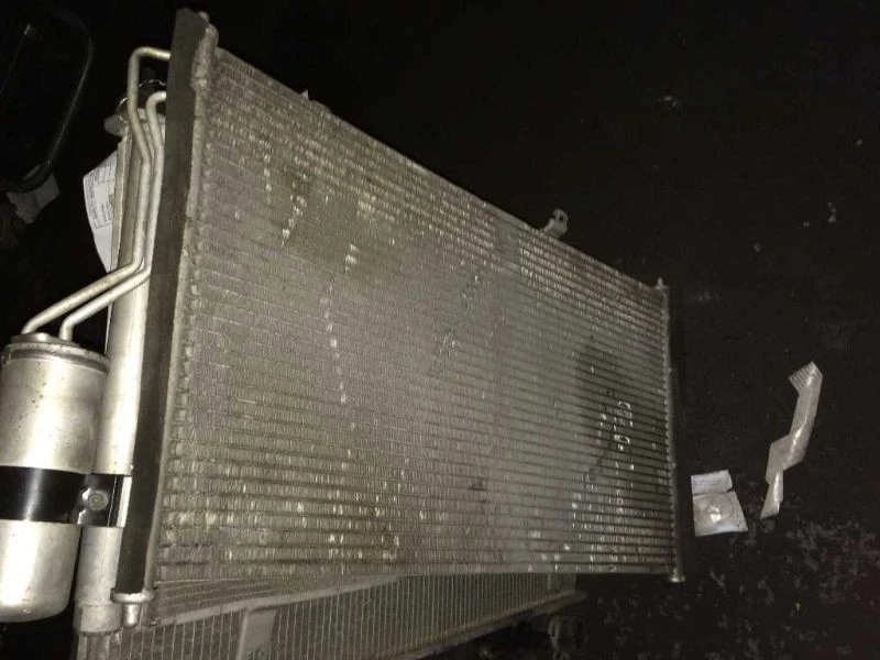 Condensador de aire acondicionado Nissan Quest 04-09 Foto 2 de 4