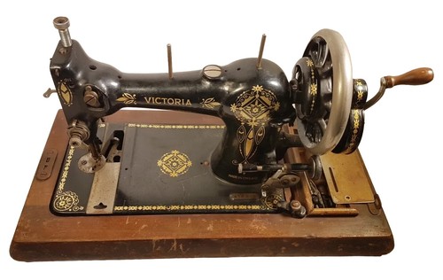 Victoria Hand Sewing Machine Very Good Condition - Picture 2 of 21
